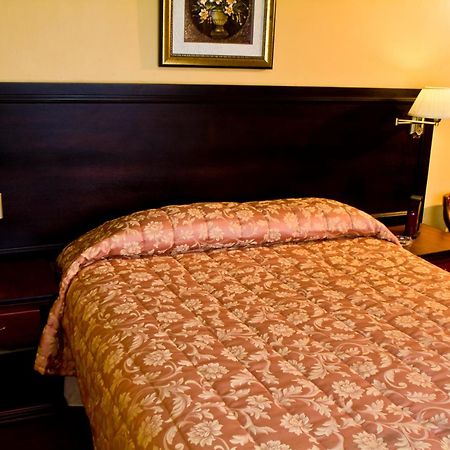 Hotel Podocarpus Лоха Екстериор снимка