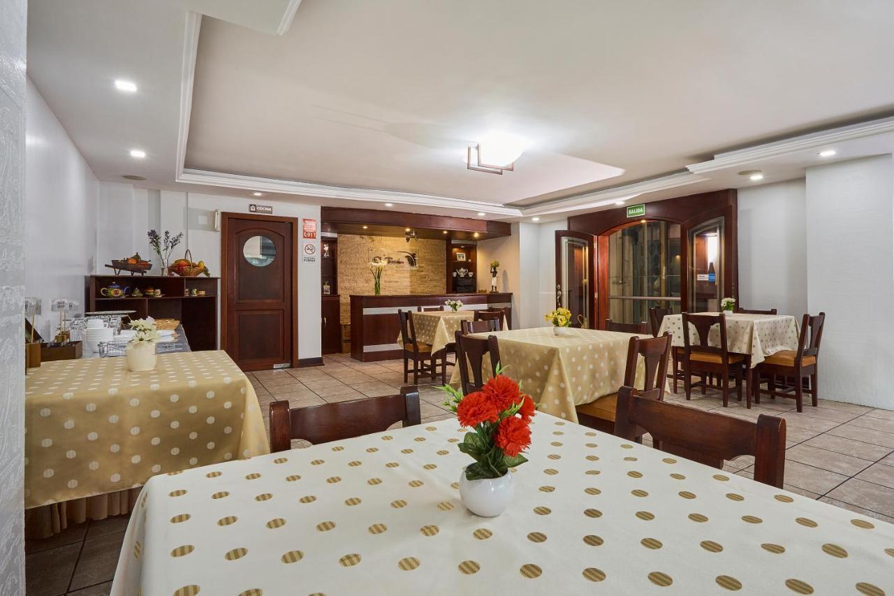 Hotel Podocarpus Лоха Екстериор снимка