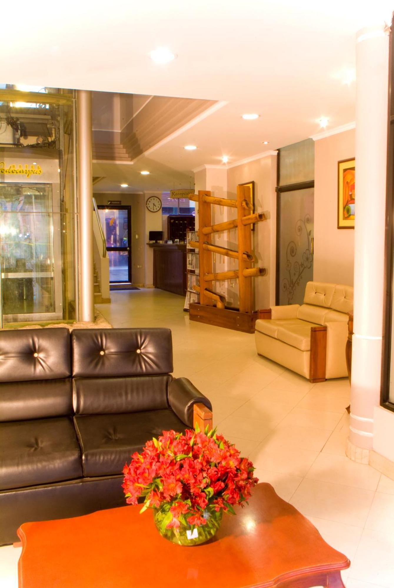 Hotel Podocarpus Лоха Екстериор снимка