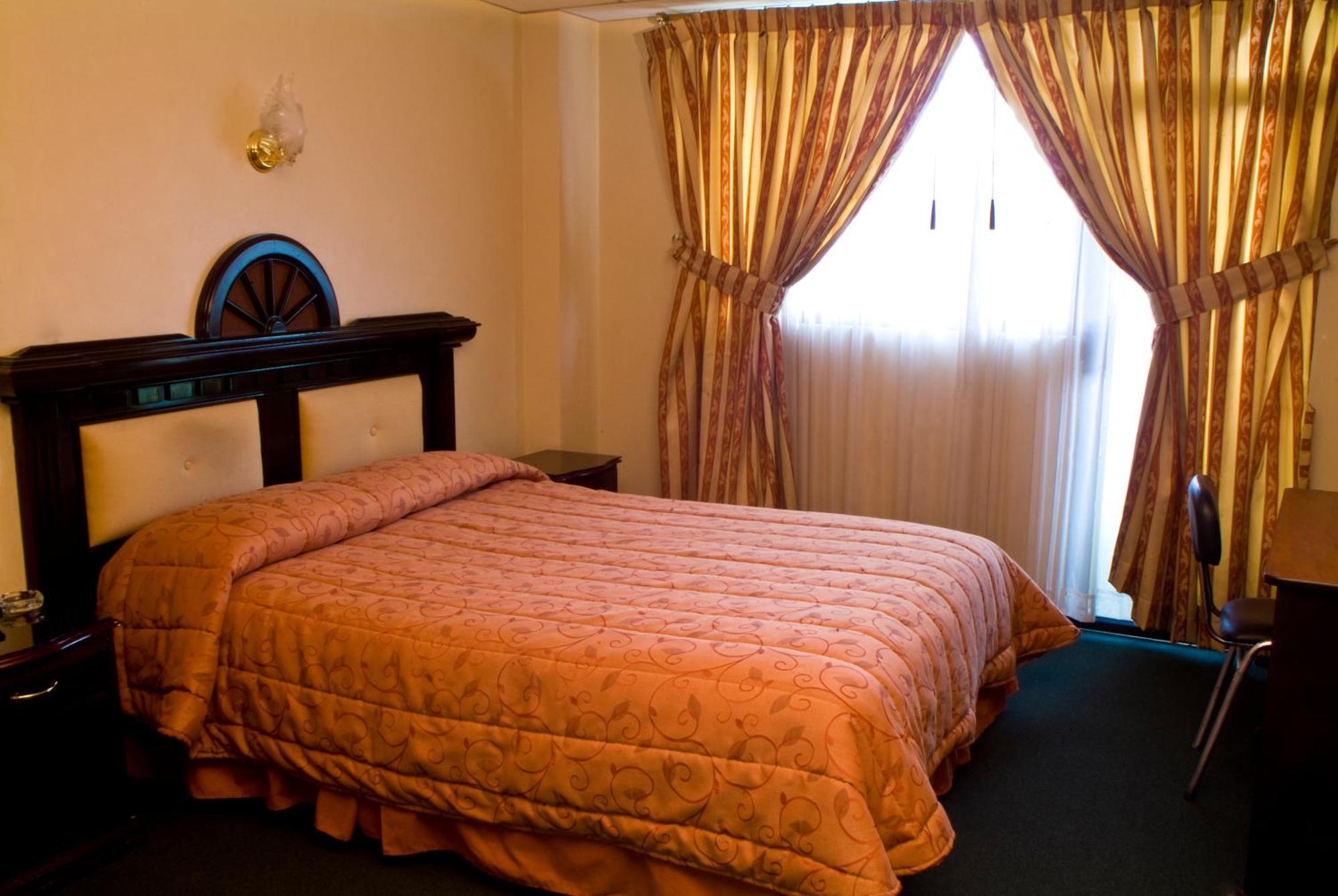Hotel Podocarpus Лоха Екстериор снимка