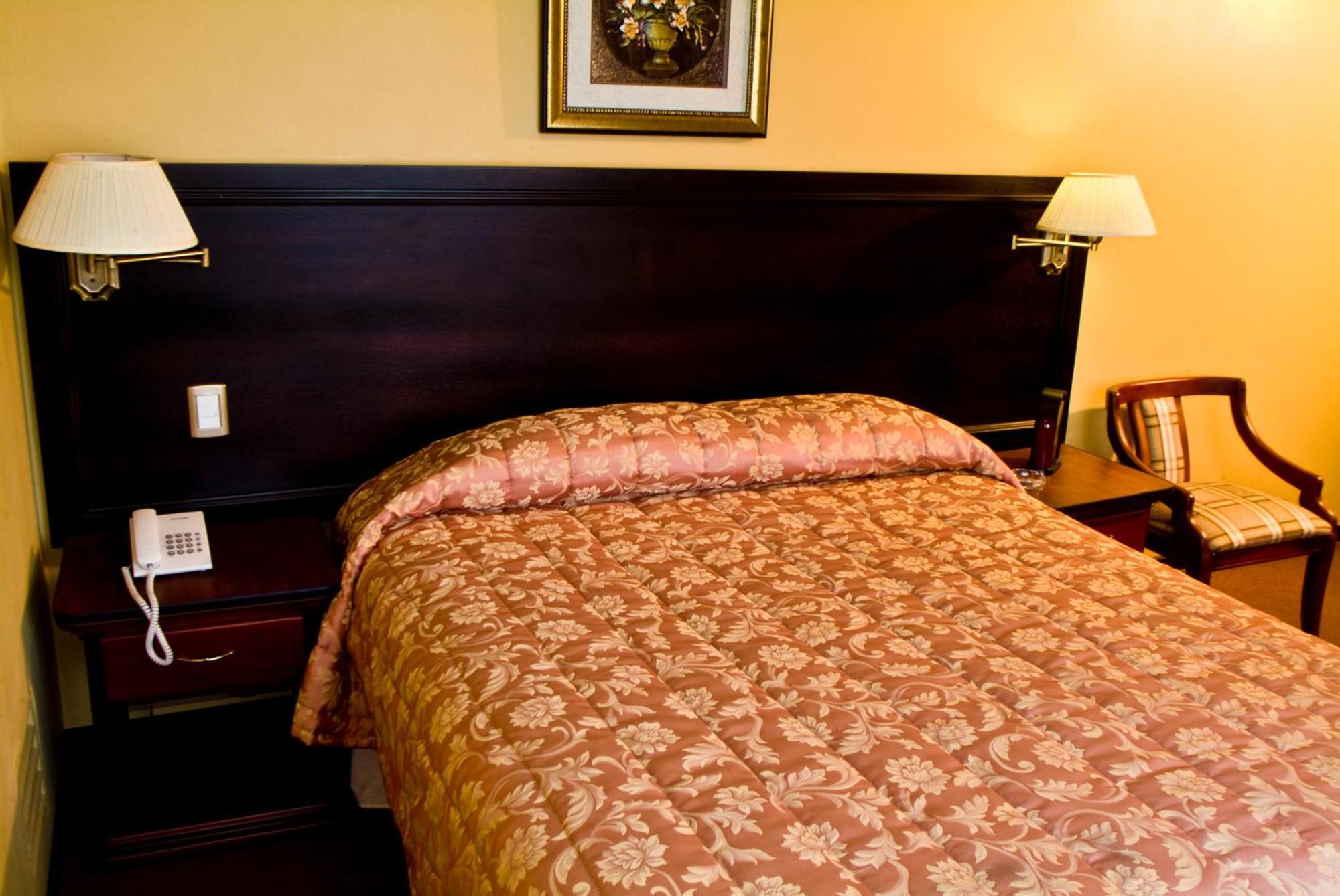 Hotel Podocarpus Лоха Екстериор снимка