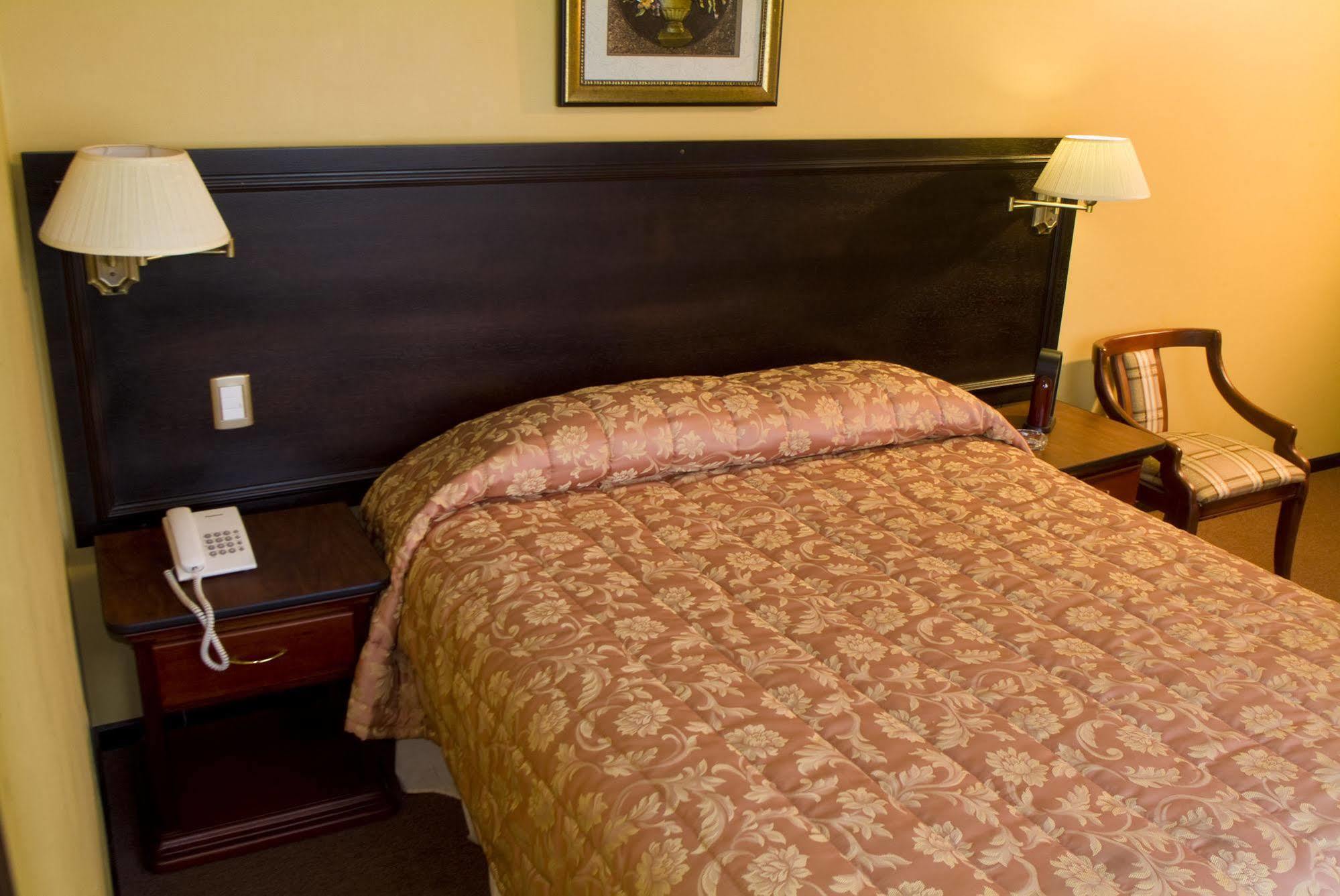 Hotel Podocarpus Лоха Екстериор снимка